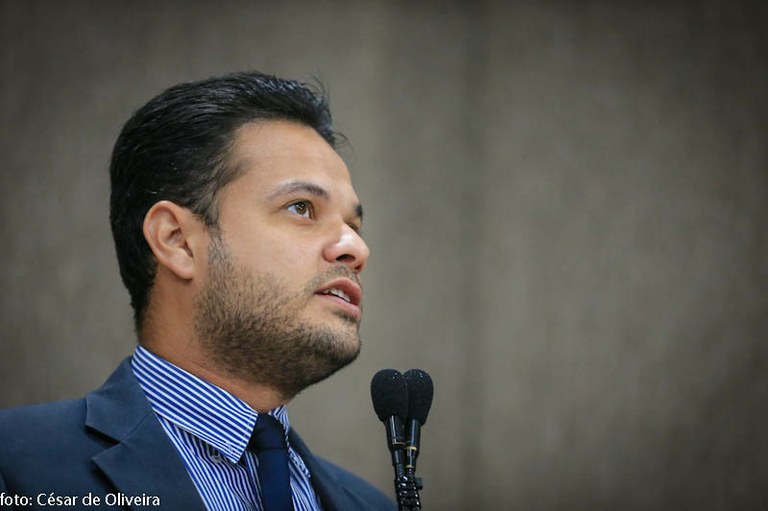 Anderson de Tuca ressalta o patriotismo em desfile cívico