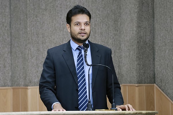 Anderson de Tuca solicita à Emurb recapeamento asfáltico de ruas da capital