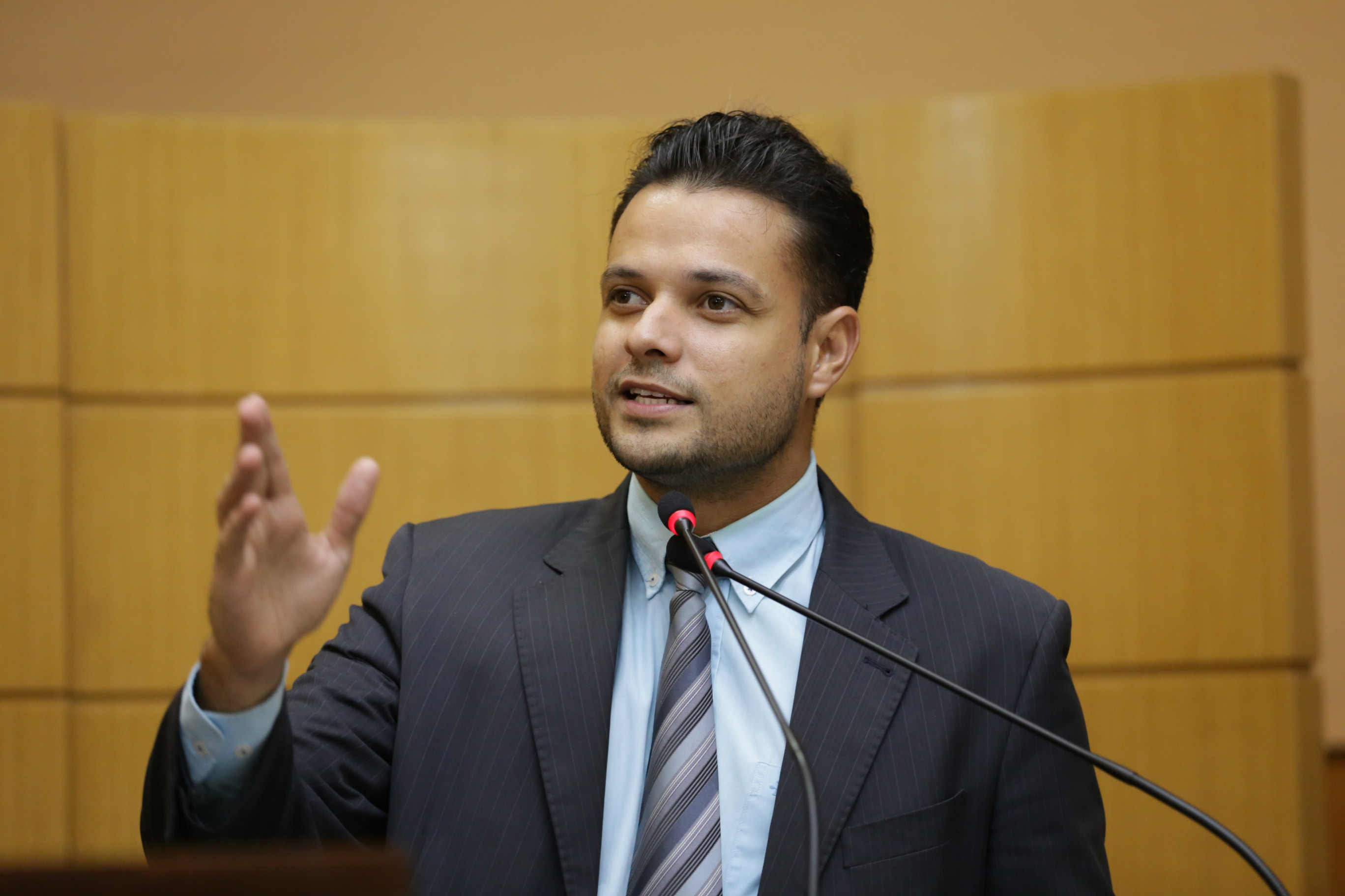 Anderson de Tuca solicita pavimentação e manutenção nas zonas Norte e Oeste da capital