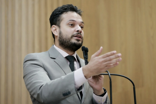 Anderson de Tuca solicita recadastramento da população no SUS