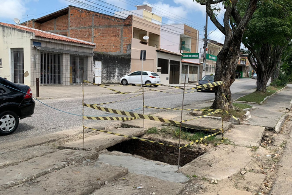 Anderson de Tuca solicita tampa de bueiro na Av. Camilo Calazans