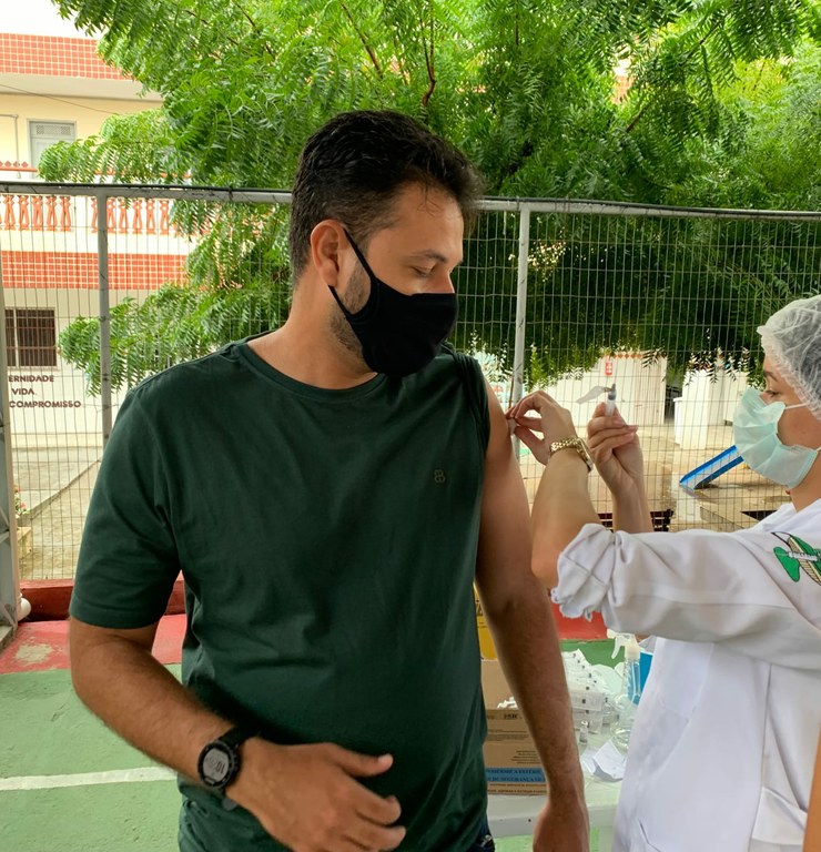 Anderson de Tuca tomou a primeira dose da vacina contra Covid-19