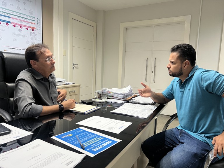 Anderson de Tuca visita Emurb e cobra andamento de obras em Aracaju