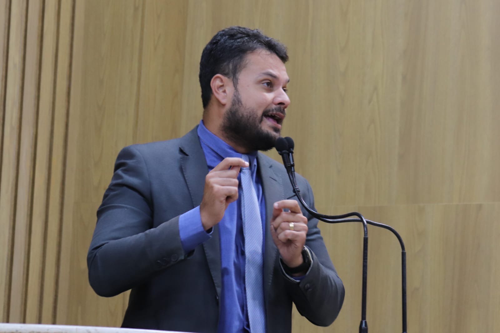 Anderson de Tuca volta a criticar serviços da Iguá e cobra diálogo com a população