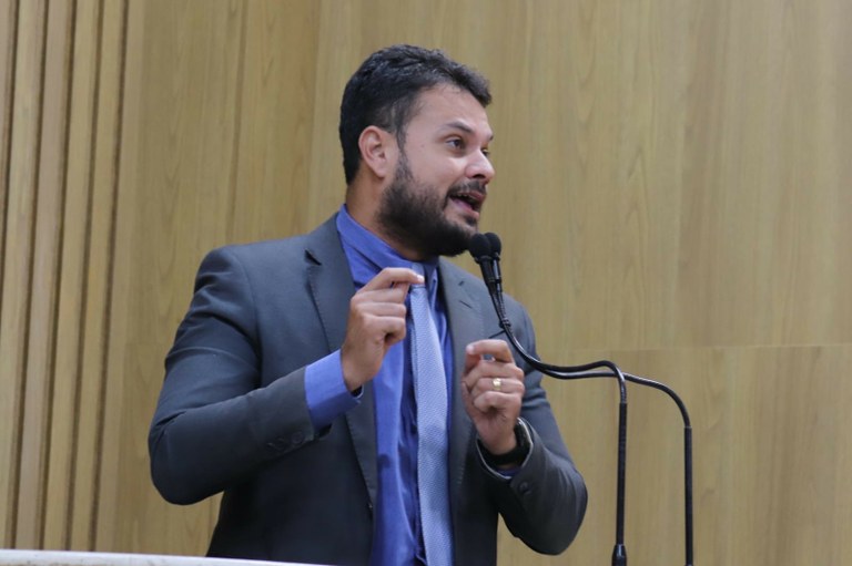 Anderson de Tuca volta a criticar serviços da Iguá e cobra diálogo com a população