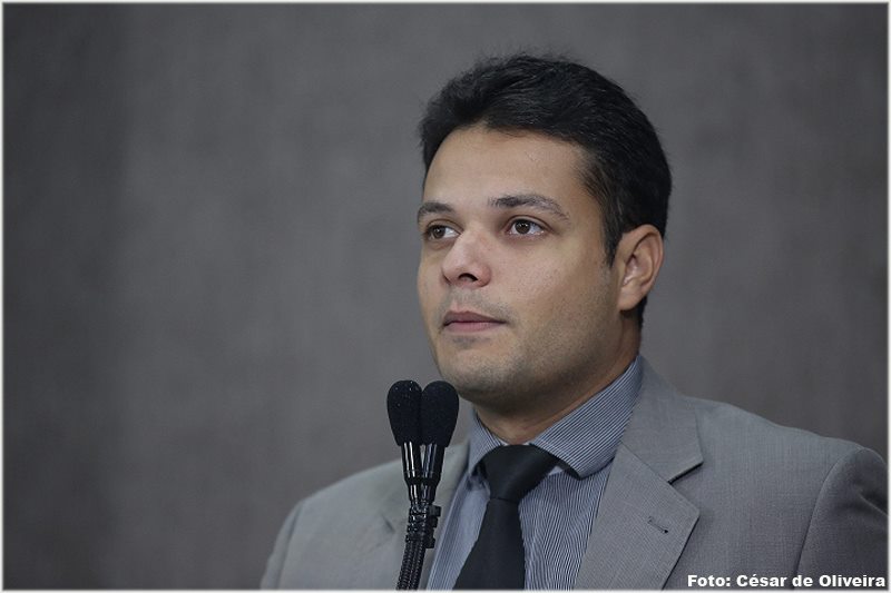 Anderson parabeniza ações da Emurb no bairro 18 do Forte