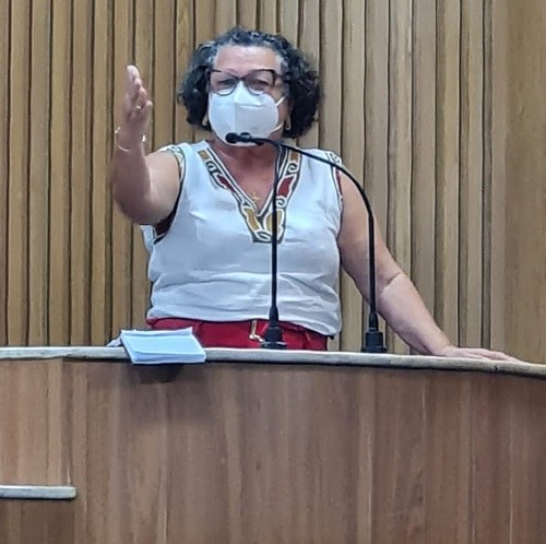 Ângela Melo questiona: se há dinheiro para os empresários, por que não há para criar a Renda Básica?