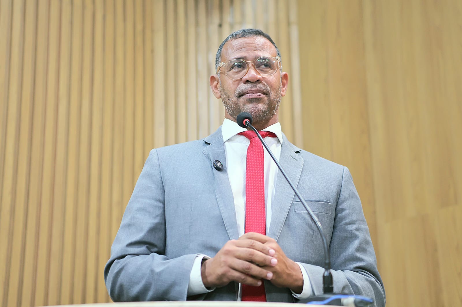  Ao pontuar demandas para Emurb e Emsurb, vereador Sargento Byron declara: "Ser vereador é ser porta-voz do povo, não da prefeitura”