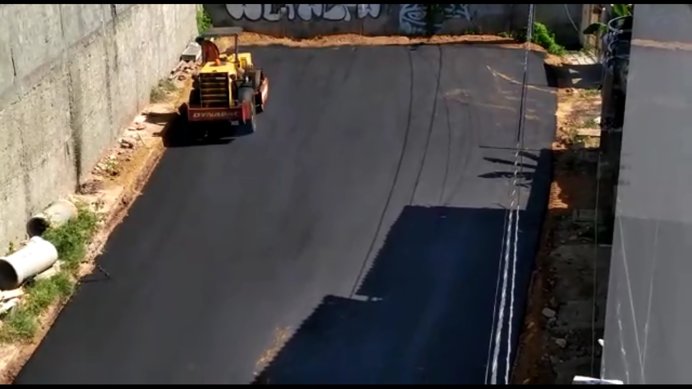 Após 19 anos, rua do Bairro Industrial é asfaltada por intermédio do vereador Isac