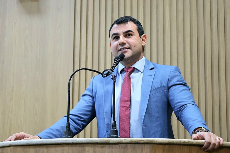 Após 90 dias de mandato, Marcel Azevedo deixa a Câmara e Rodrigo Fontes retorna ao cargo 