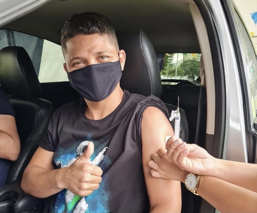 Aracaju vacinou mais de 50% da população contra covid e Soneca acrescenta: “atenção para a 2ª dose”