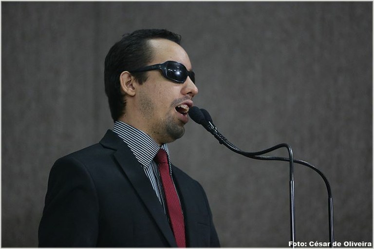 Aribé defende projeto dos livros digitalizados para o município de Aracaju