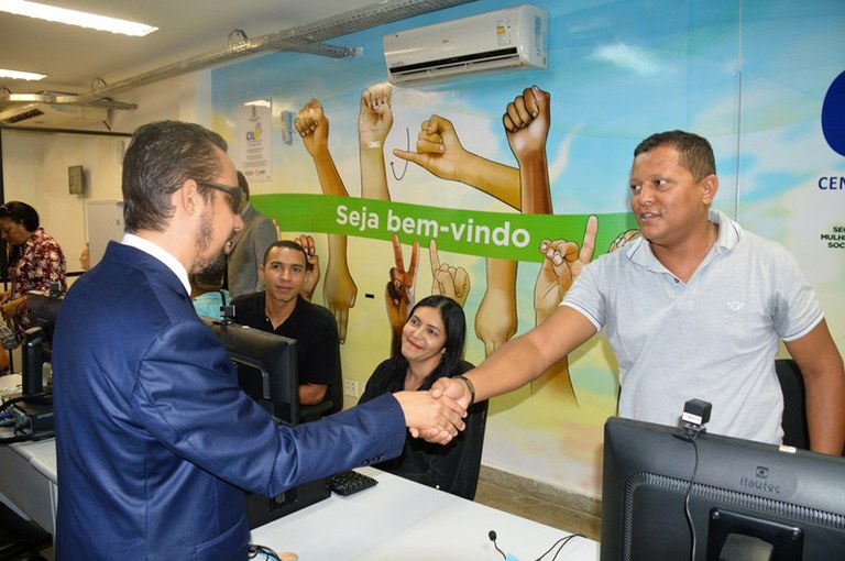 Aribé denuncia descaso e Governo reabre Central de Interpretação de Libras