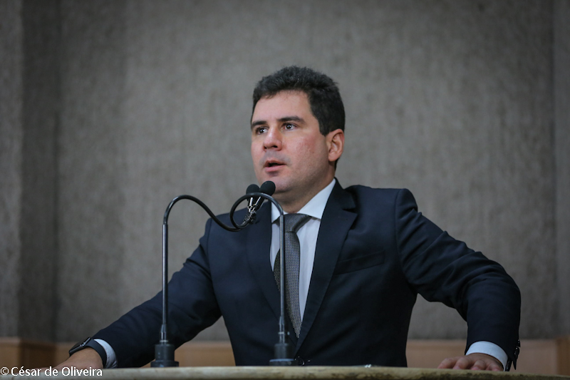 Armando Batalha Júnior comemora aprovação de PL que previne corrupção na administração pública de Aracaju