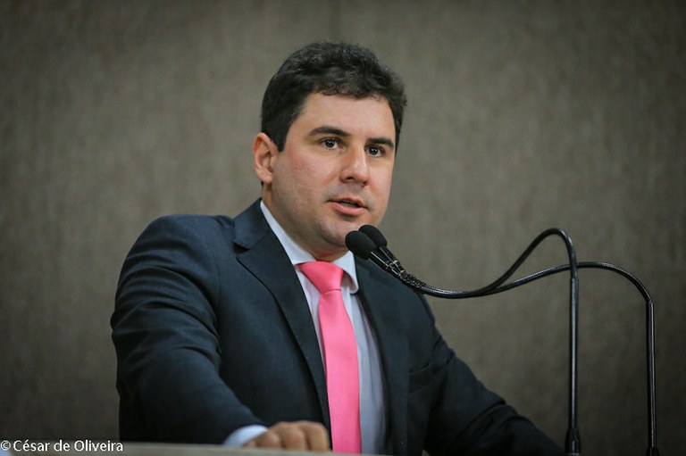 Armando Batalha Junior comemora lançamento do programa Patrulha Maria da Penha em Aracaju