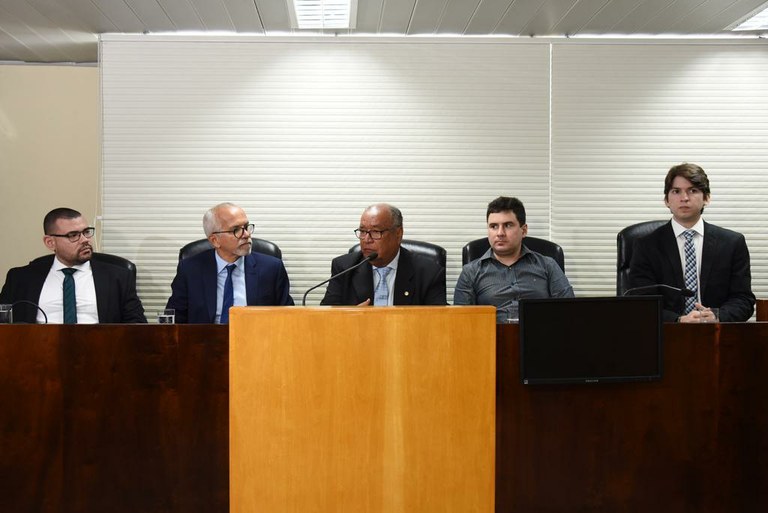 Armando Batalha Júnior elogia lei que amplia o valor mínimo para cobrança judicial de dívidas do município