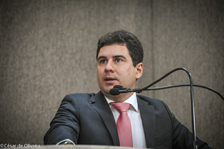 Armando Batalha lamenta a situação de desemprego atual dos brasileiros