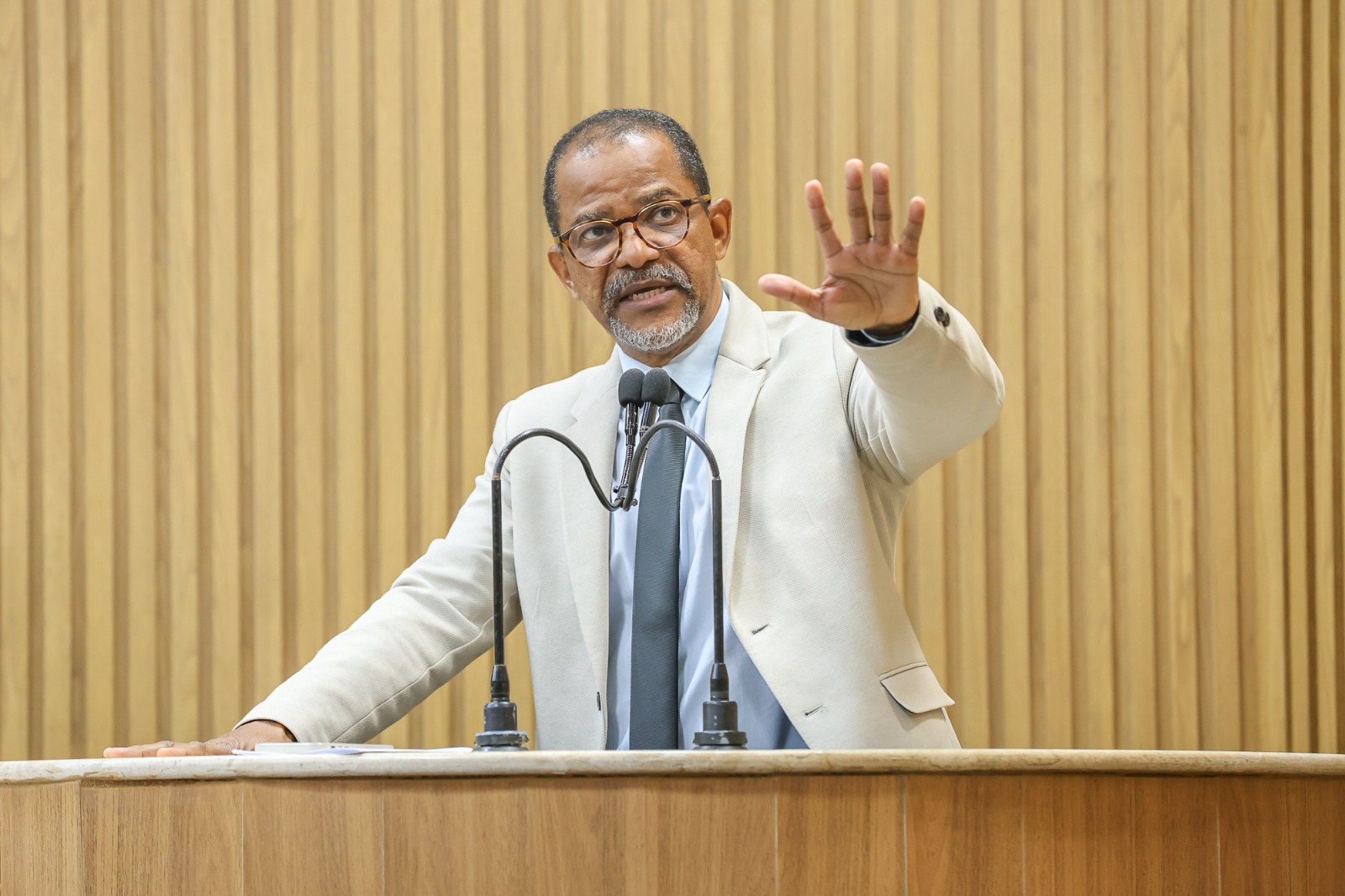"As ações que darão fim aos alagamentos no Largo da Aparecida estão sendo encaminhadas", afirma Bittencourt