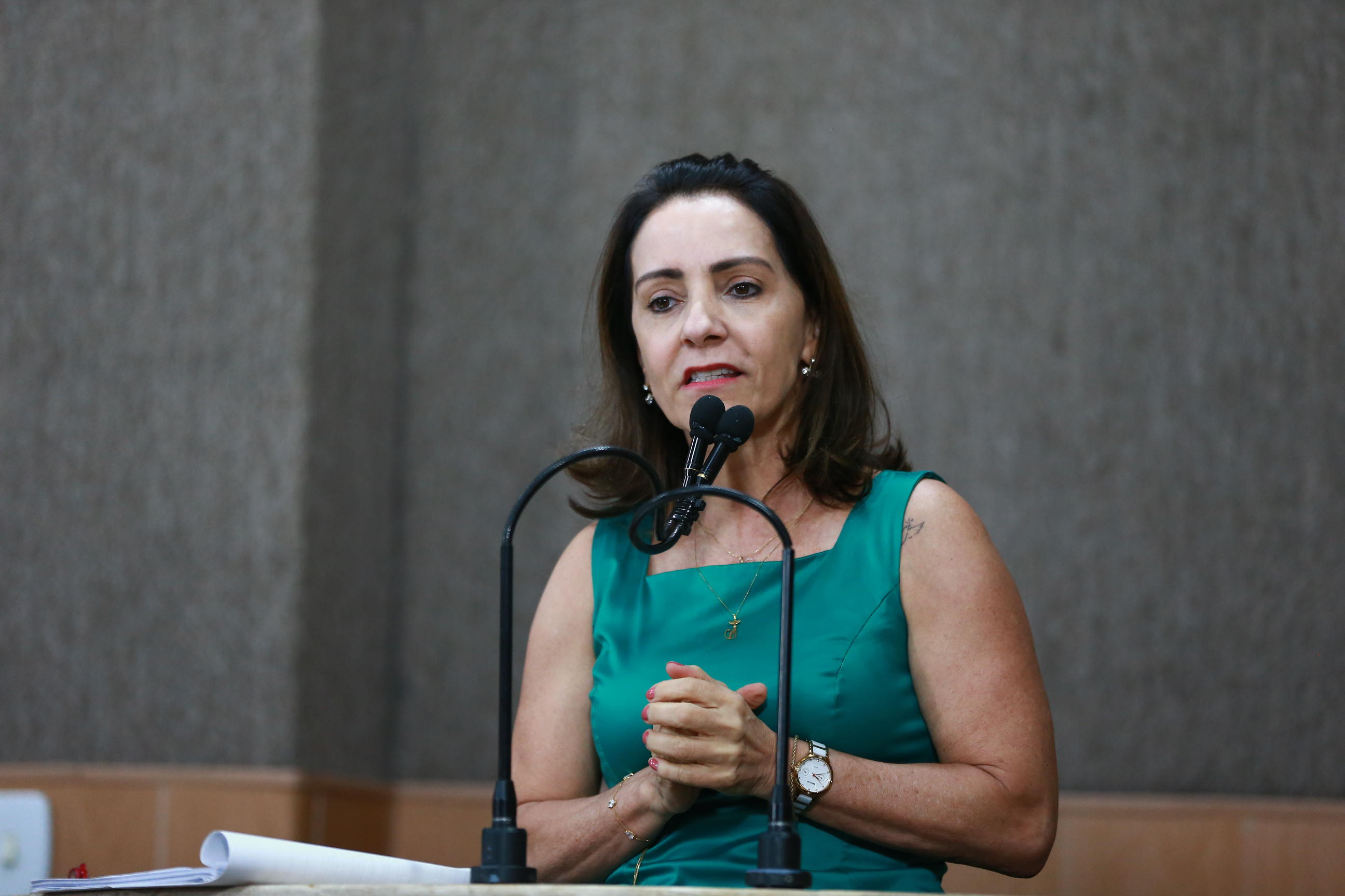 "As coisas estão sendo feitas em cima da boca da urna”, dispara Emília Corrêa