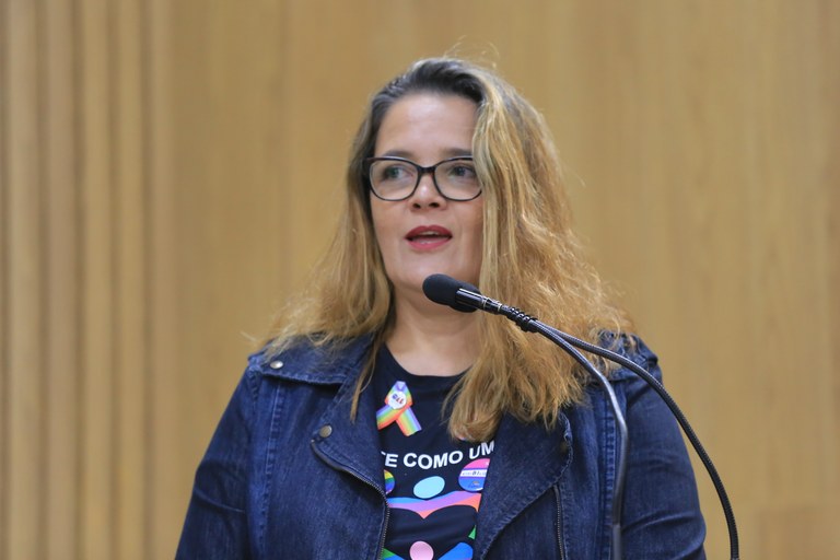 Associação Mães pela Diversidade em Sergipe discursa na Tribuna Livre