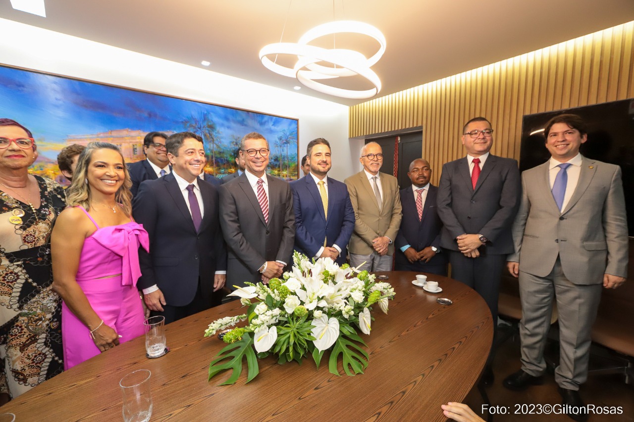 Autoridades participam da posse da nova Mesa Diretora da Câmara