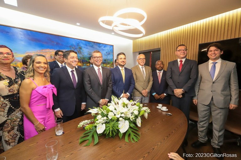 Autoridades participam da posse da nova Mesa Diretora da Câmara