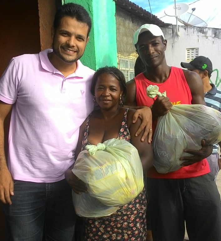 Bairro Lamarão recebe donativos do Bloco Saudoso Tuca