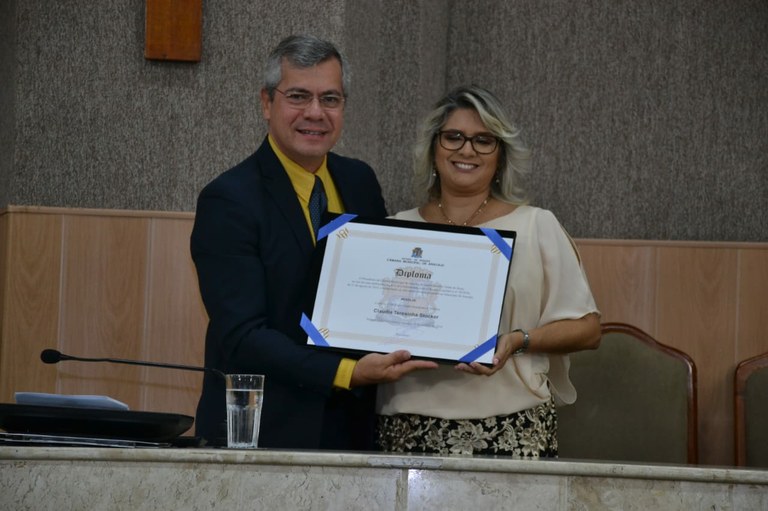 Bibliotecária Cláudia Stocker recebe título de Cidadania Aracajuana
