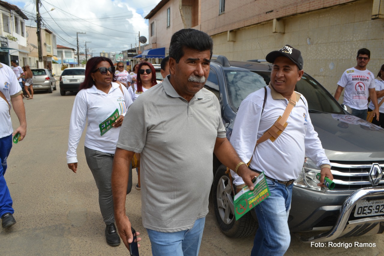 Bigode alerta a população sobre os perigos do mosquito da dengue