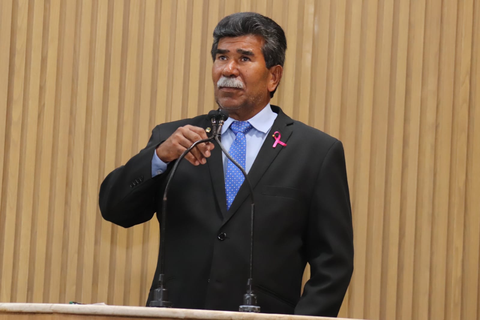 Bigode apoia motoristas de lotação