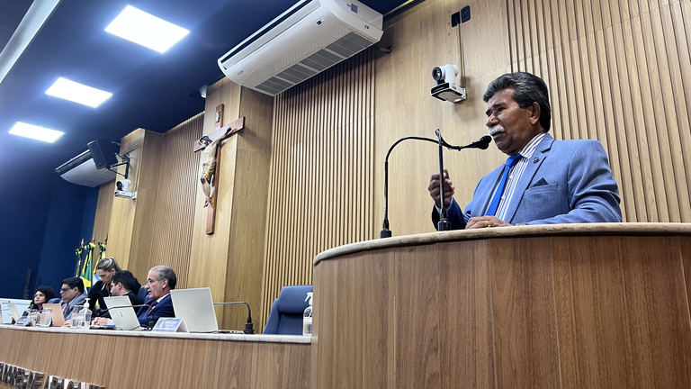 Bigode cobra fiscalização da Prefeitura sobre deterioração de obras públicas no Santa Maria 