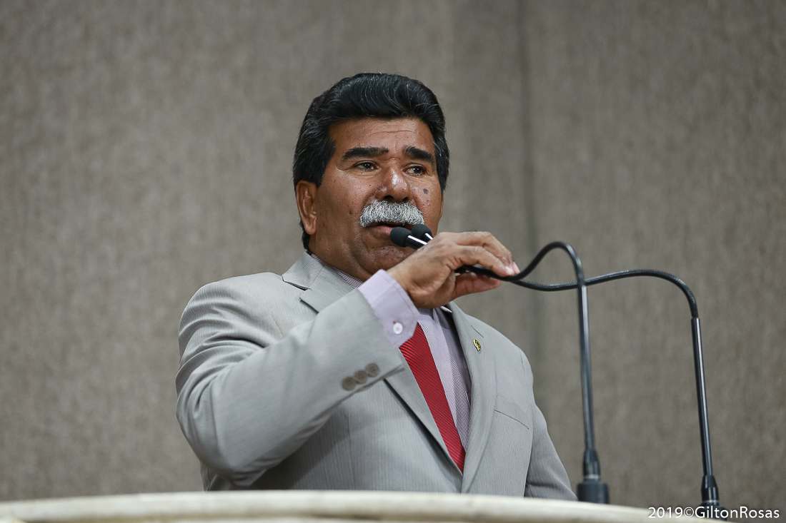 Bigode cobra mais informação para a população sobre óleo nas praias 