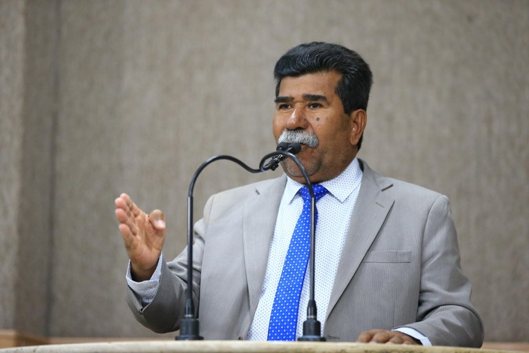 Bigode cobra mais uma vez pavimentação na Ponta da Asa 