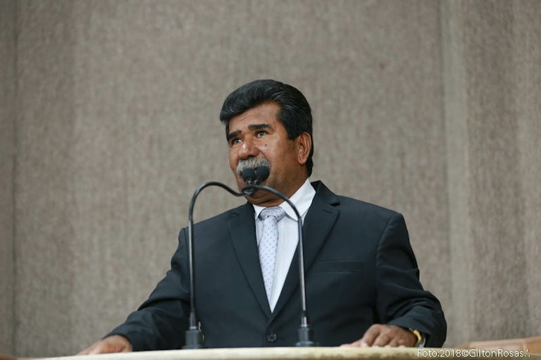 Bigode denuncia situação dos hospitais públicos da Capital