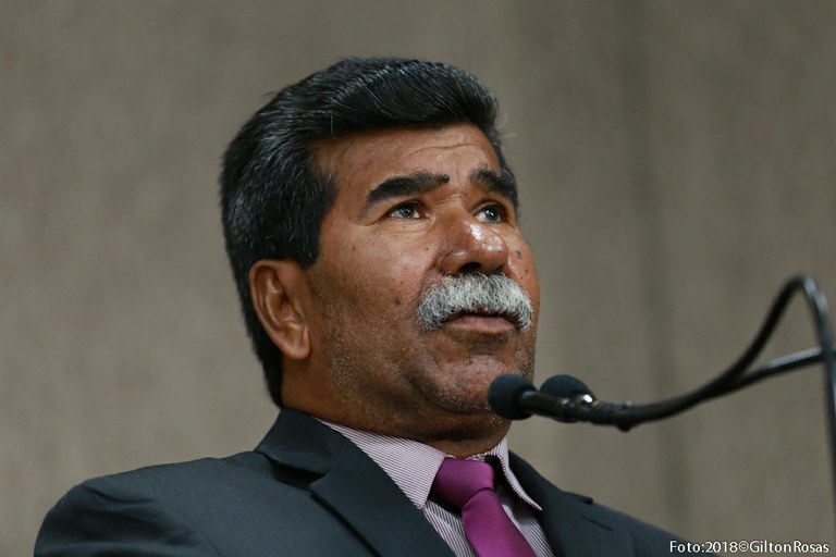 Bigode destaca realização de tapa-buracos em ruas do Santa Maria