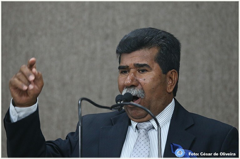 Bigode do Santa Maria defende o transporte alternativo