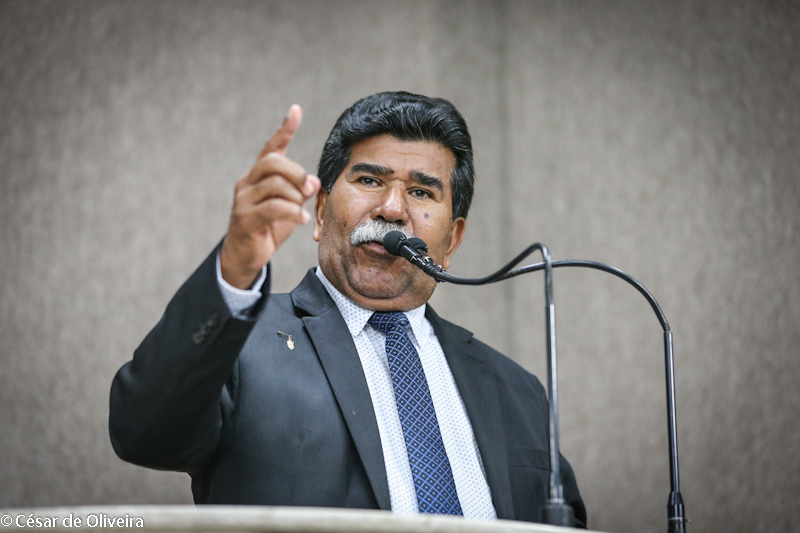 Bigode do Santa Maria fala sobre a situação do país e faz críticas ao governo Bolsonaro