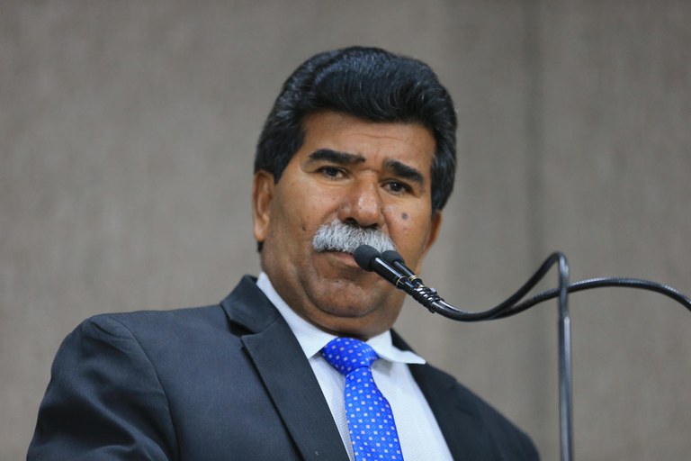 Bigode faz um alerta a população aracajuana quanto a maus políticos 