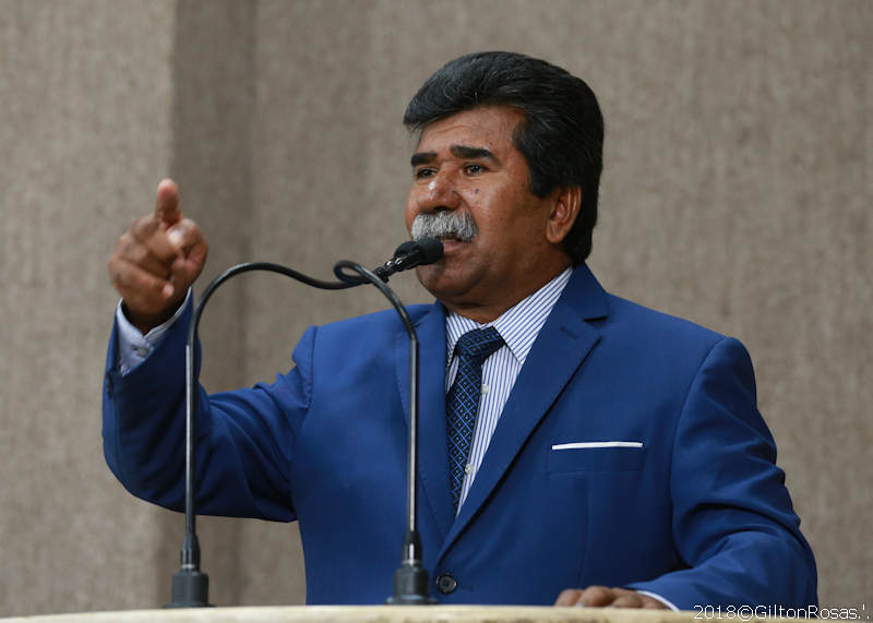 Bigode do Santa Maria lamenta situação do Brasil 