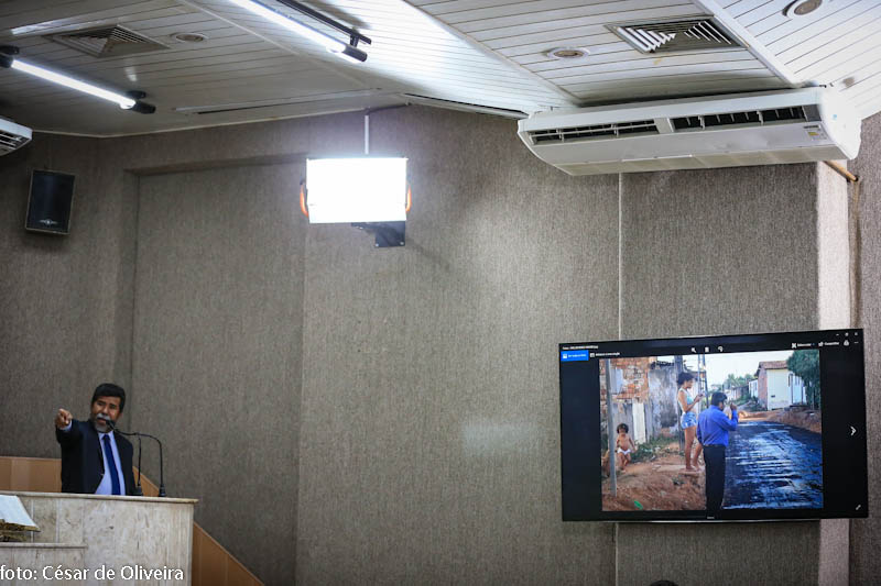 Bigode do Santa Maria comemora obras do Santa Maria 