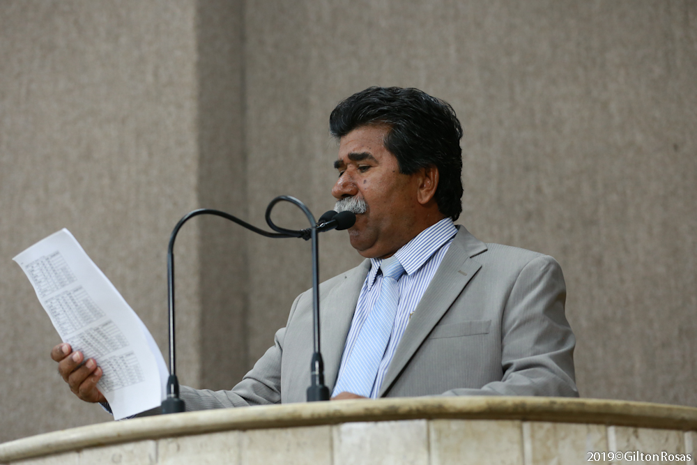 Bigode faz cobranças à TV Aperipê e secretários municipais sobre infraestrutura