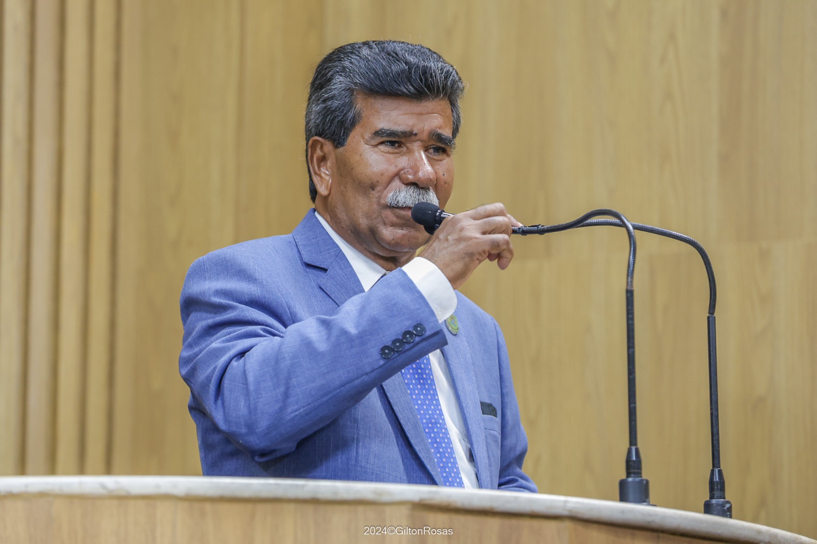 Bigode faz um apelo a Deso para resolver falta de água no Santa Maria