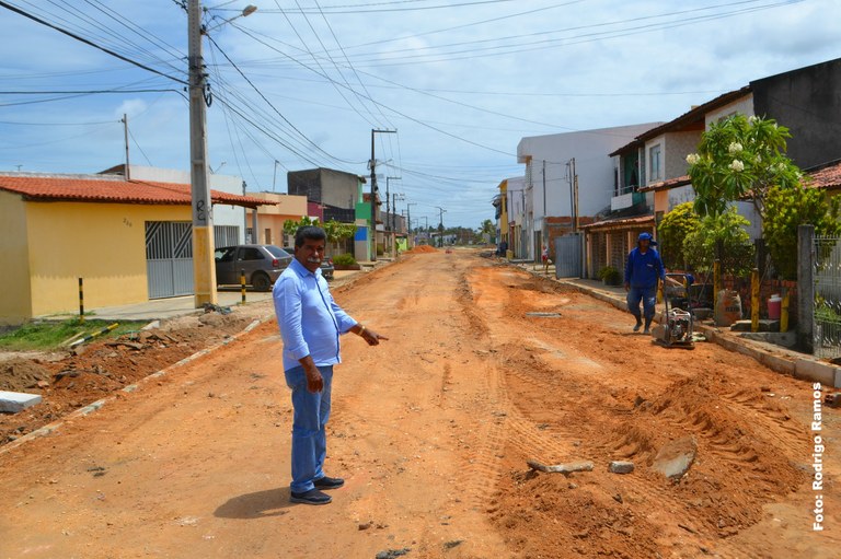 Bigode fiscaliza obras no loteamento Prainha bairro Santa Maria