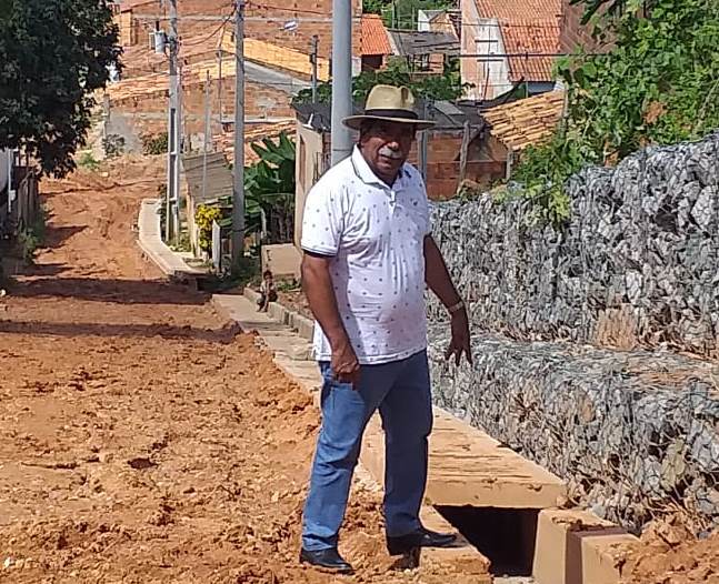 Bigode mais uma vez fiscaliza obras no Santa Maria