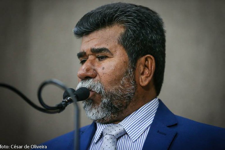 Bigode parabeniza Edvaldo Nogueira por obras realizadas no Santa Maria e no 17 de Março