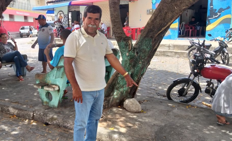 Bigode pede para revitalizar praça no Bairro São Conrado