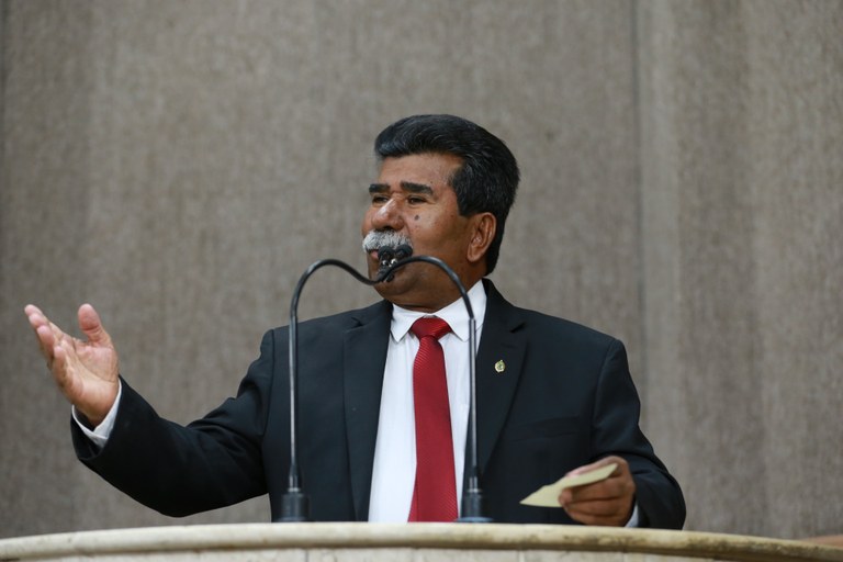Bigode pede volta de tenente ao comando do Santa Maria