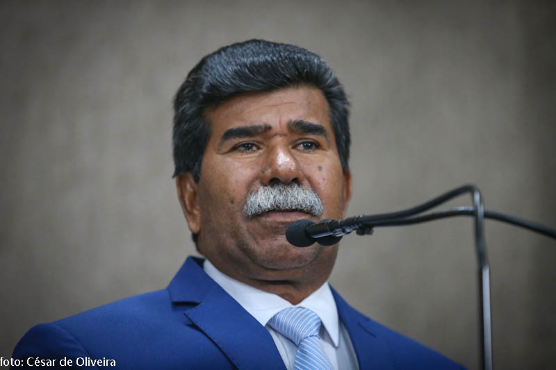 Bigode Santa Maria lamenta a situação do trânsito em Aracaju