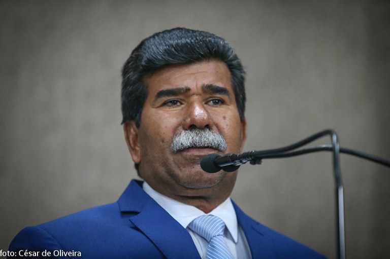 Bigode Santa Maria lamenta a situação do trânsito em Aracaju