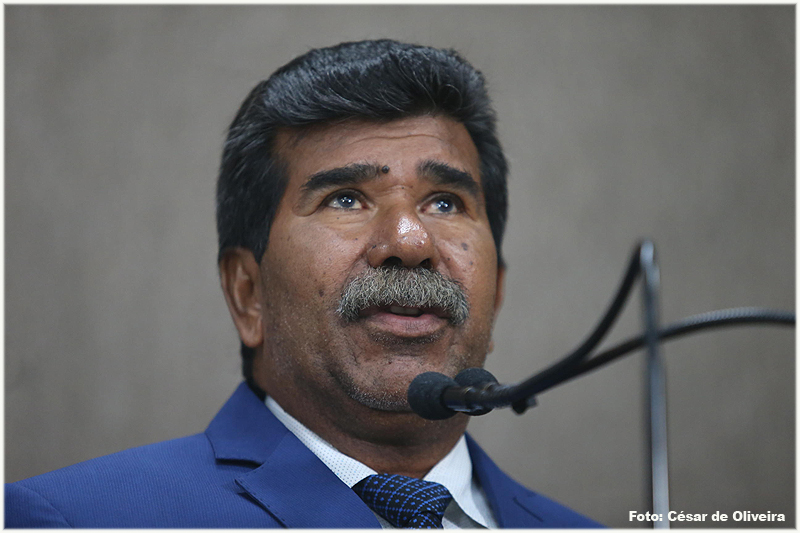 Bigode solicita melhorias nas ruas do Bairro Santa Maria